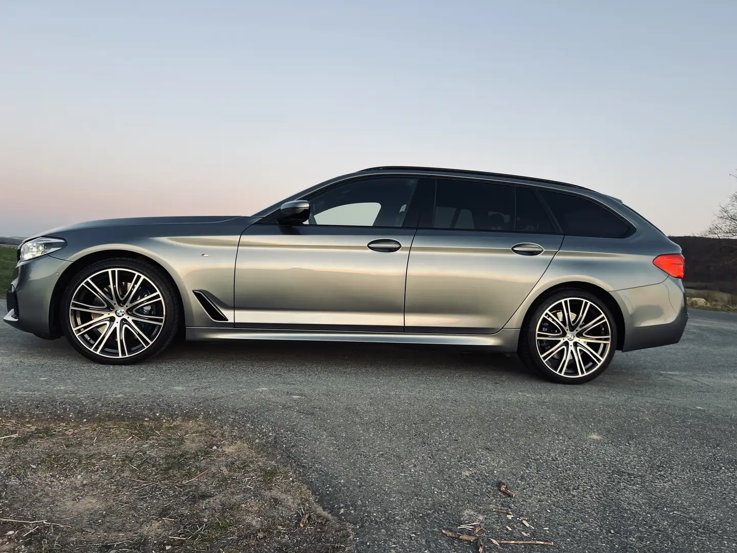 BMW 540 540d xDrive Touring M-Paket, Garantie, H/K Grau - 2