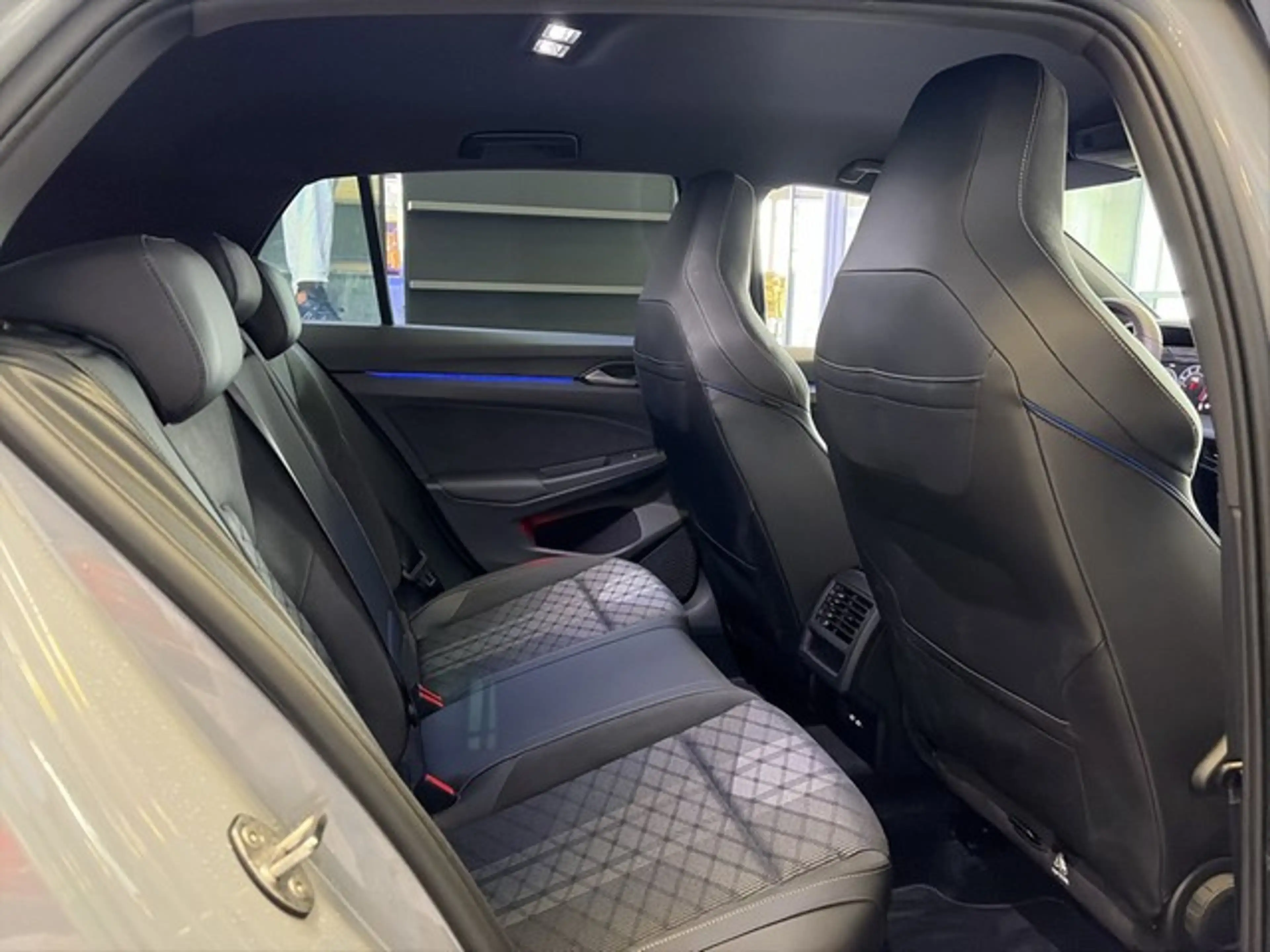 Volkswagen Golf R -Line 1.5 eTSI DSG LED-MATRIX+KAMERA+NAVI — photo 5