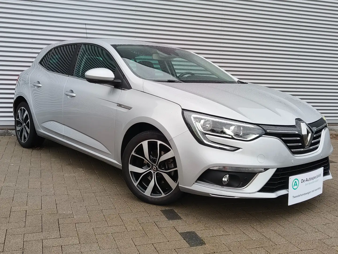 Renault Megane Megane TCe 140 EDC BOSE - NIEUWE DISTRIBUTIERIEM Plateado - 2