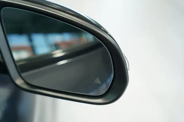 Mercedes-Benz GLC view 13