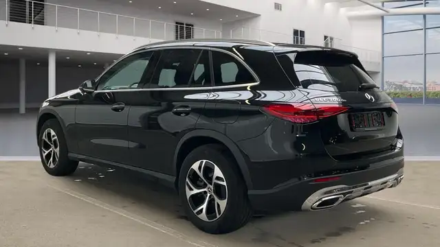 Mercedes-Benz GLC view 3