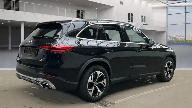 Mercedes-Benz GLC view 4