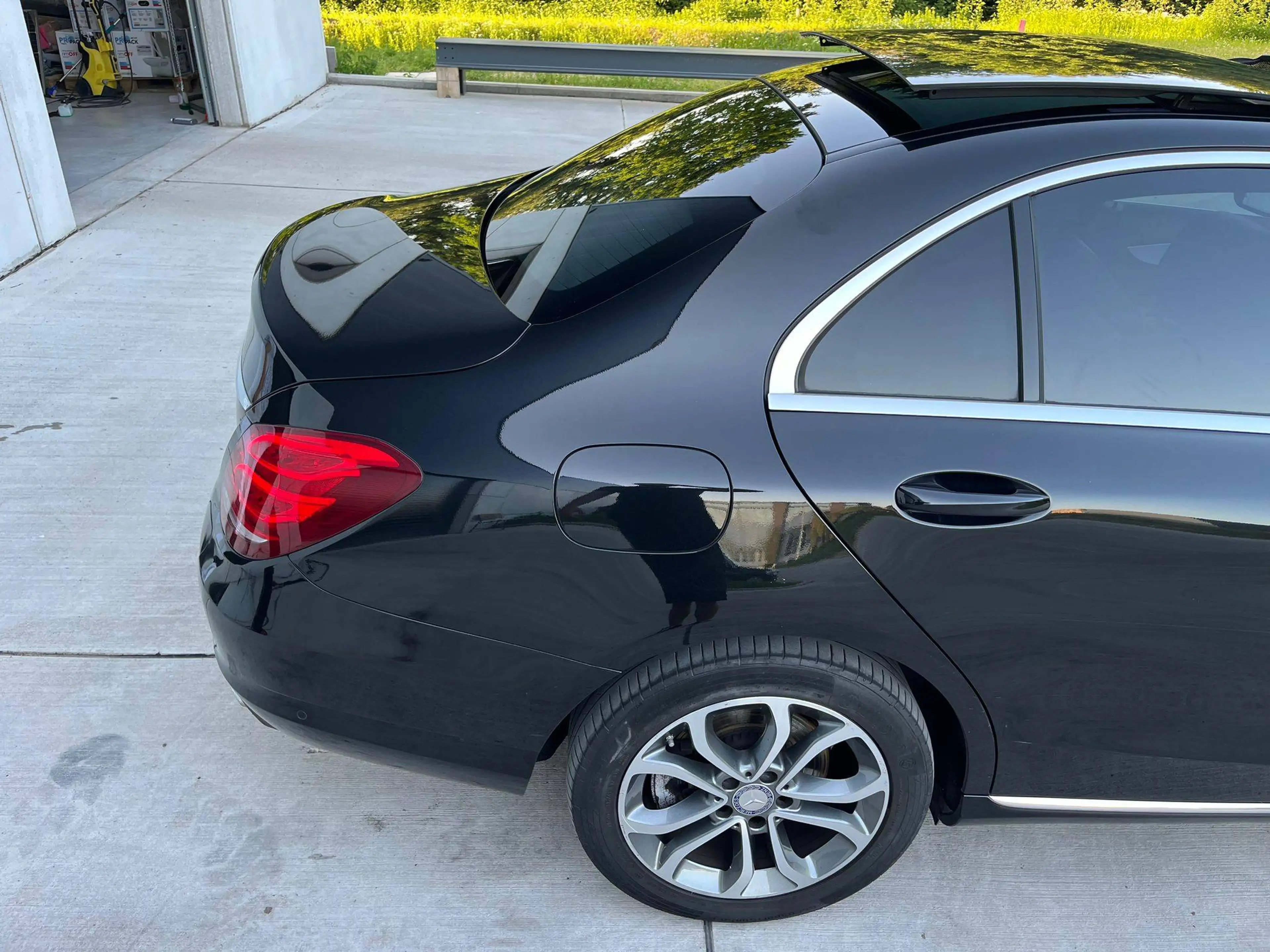 Mercedes-Benz C 350 C 350 e Plug-In Hybrid — photo 12