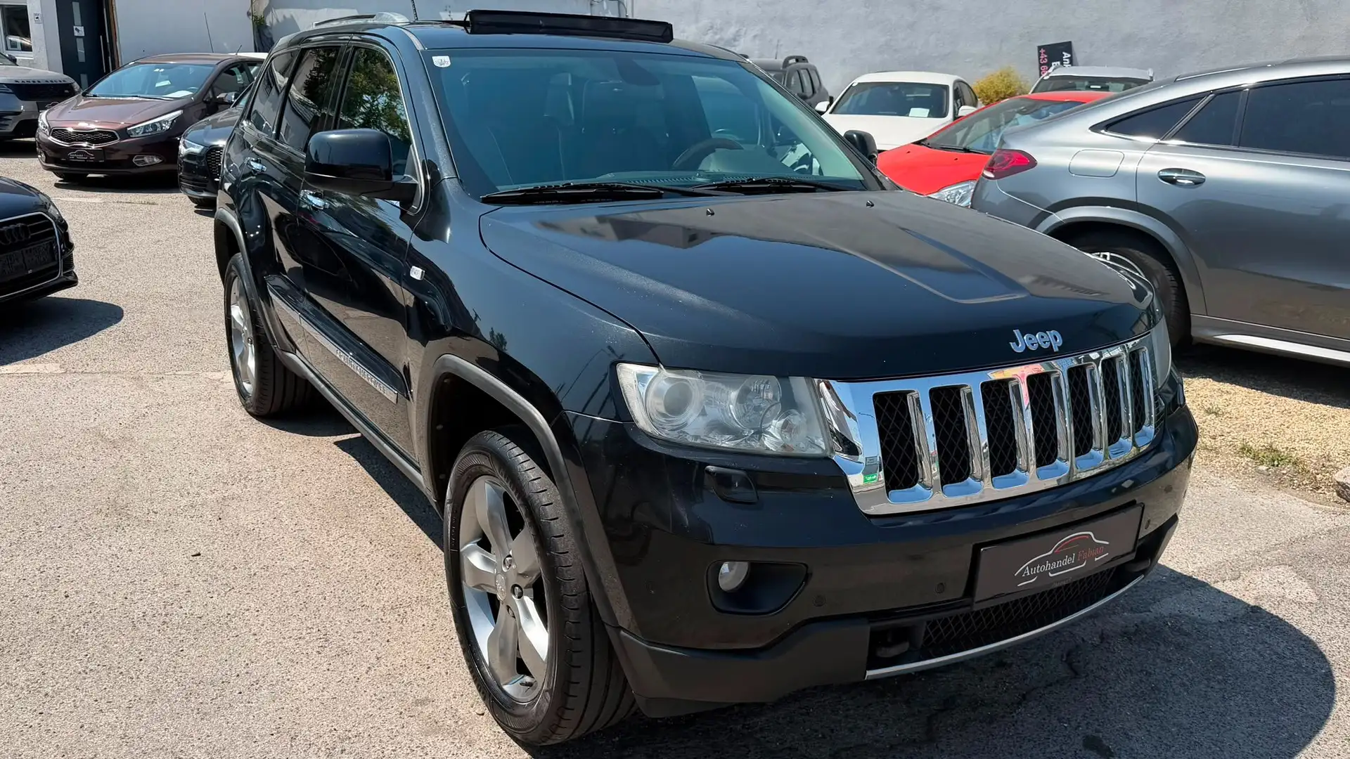 Jeep Grand Cherokee 5,7 V8 HEMI Overland 352PS Gepflegt Vollausstattng Schwarz - 1