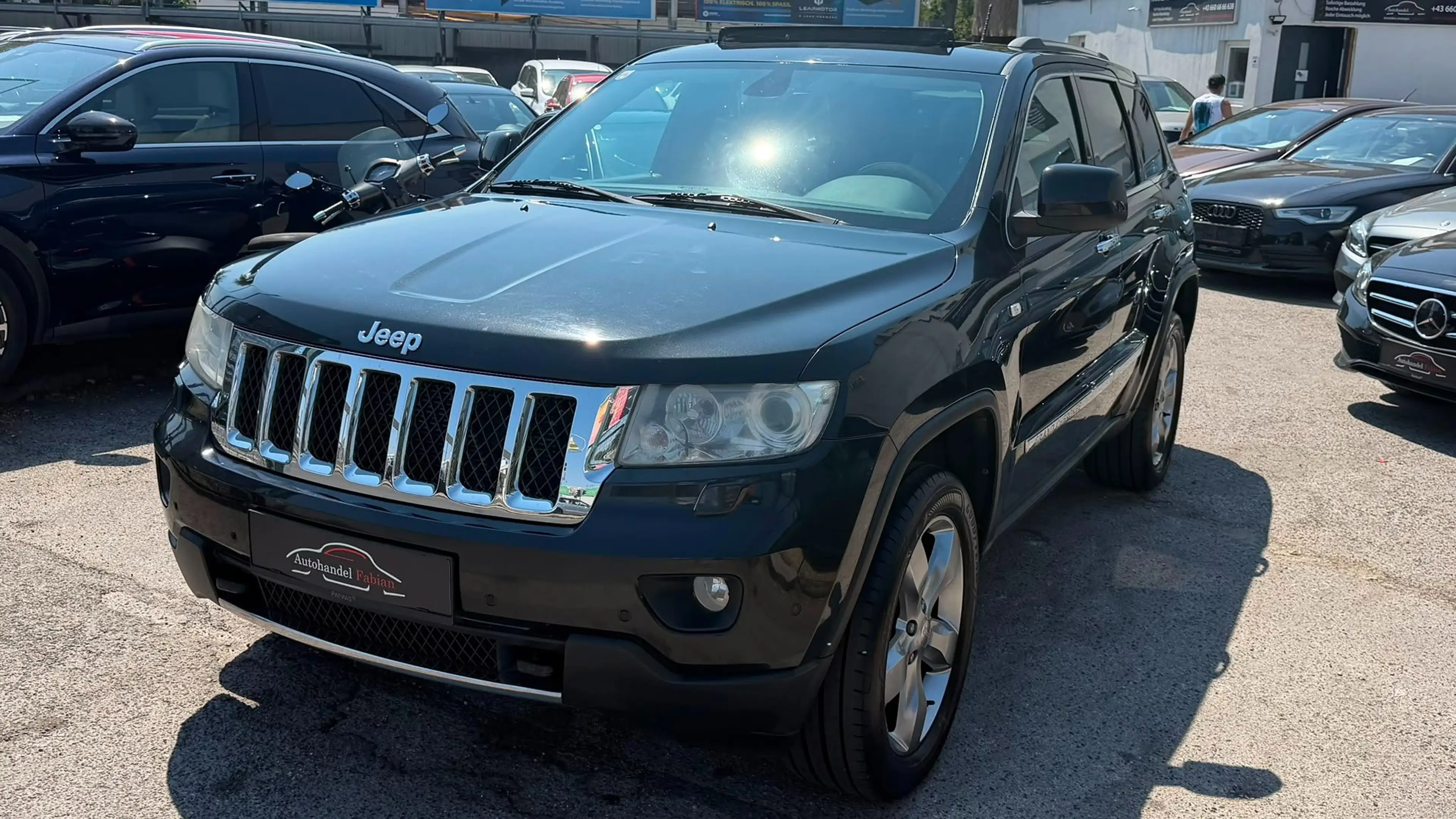 Jeep Grand Cherokee 5,7 V8 HEMI Overland 352PS Gepflegt Vollausstattng — photo 7