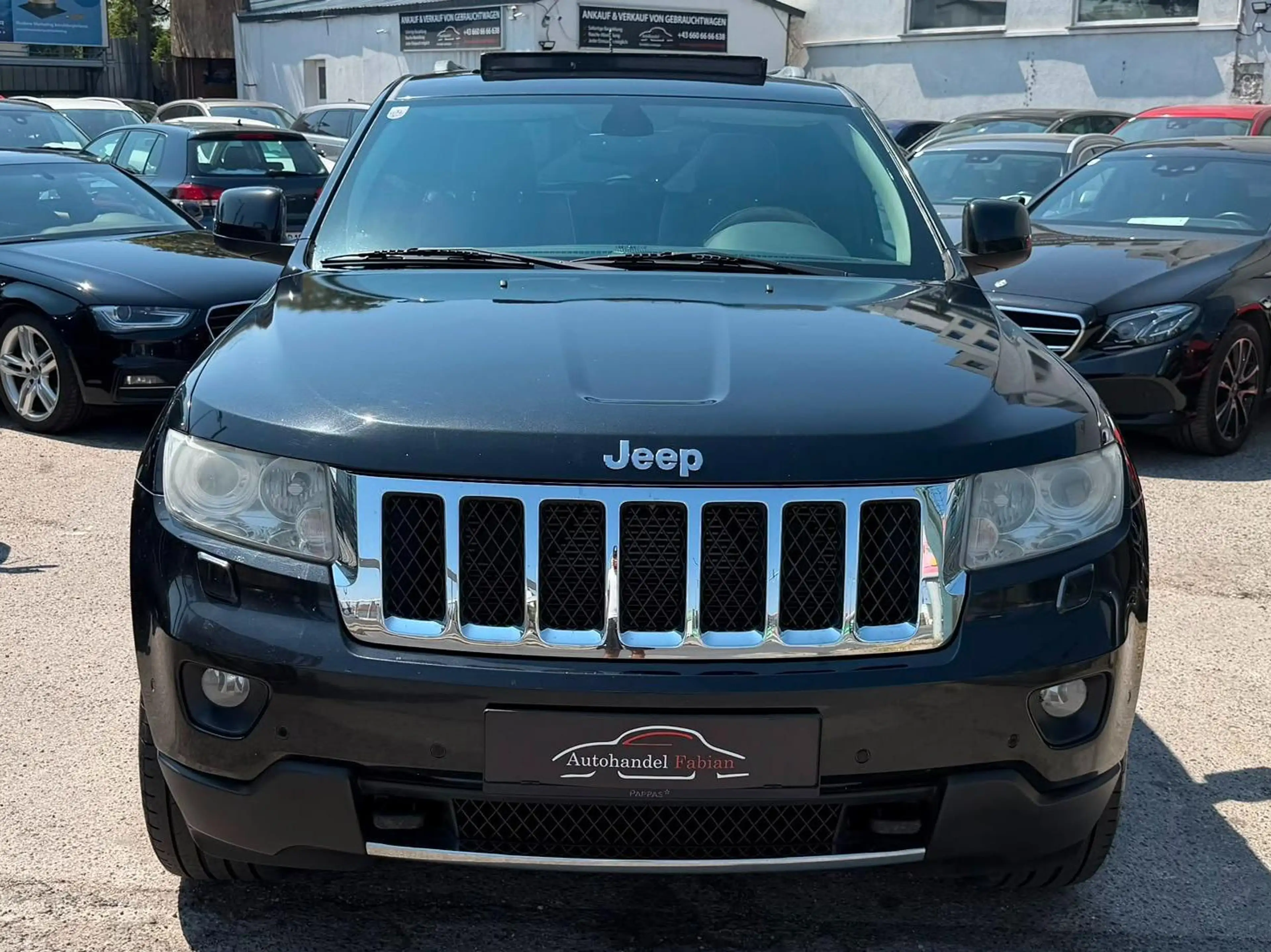 Jeep Grand Cherokee 5,7 V8 HEMI Overland 352PS Gepflegt Vollausstattng — photo 8