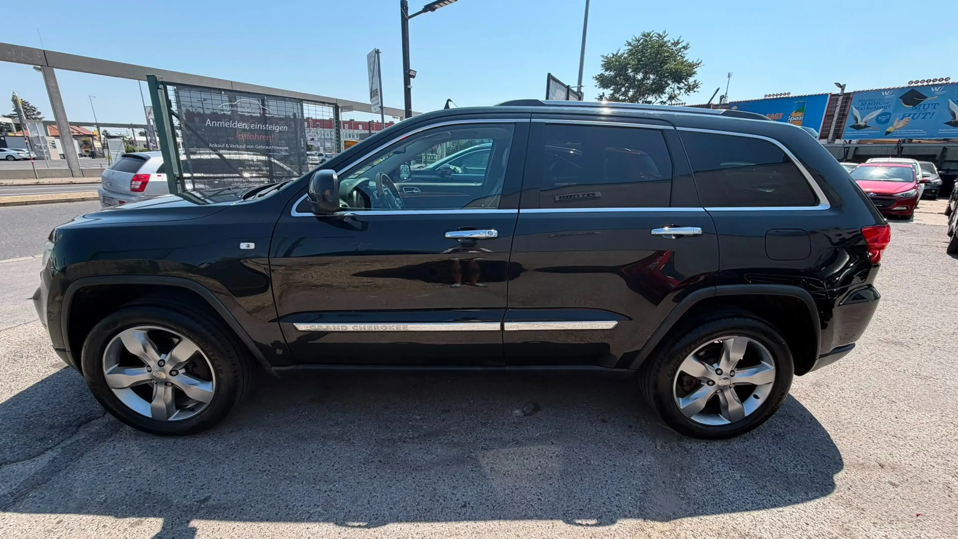 Jeep Grand Cherokee 5,7 V8 HEMI Overland 352PS Gepflegt Vollausstattng — photo 6