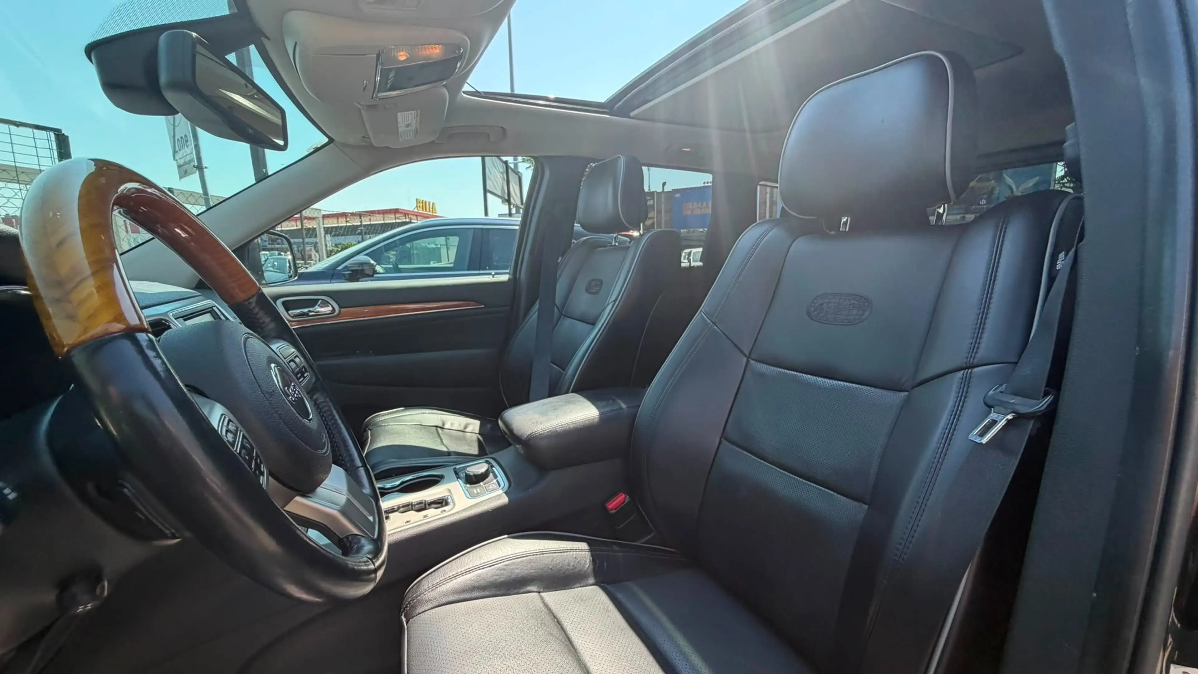 Jeep Grand Cherokee 5,7 V8 HEMI Overland 352PS Gepflegt Vollausstattng — photo 11