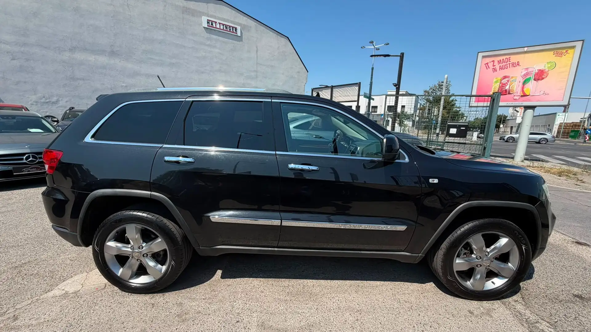 Jeep Grand Cherokee 5,7 V8 HEMI Overland 352PS Gepflegt Vollausstattng Schwarz - 2