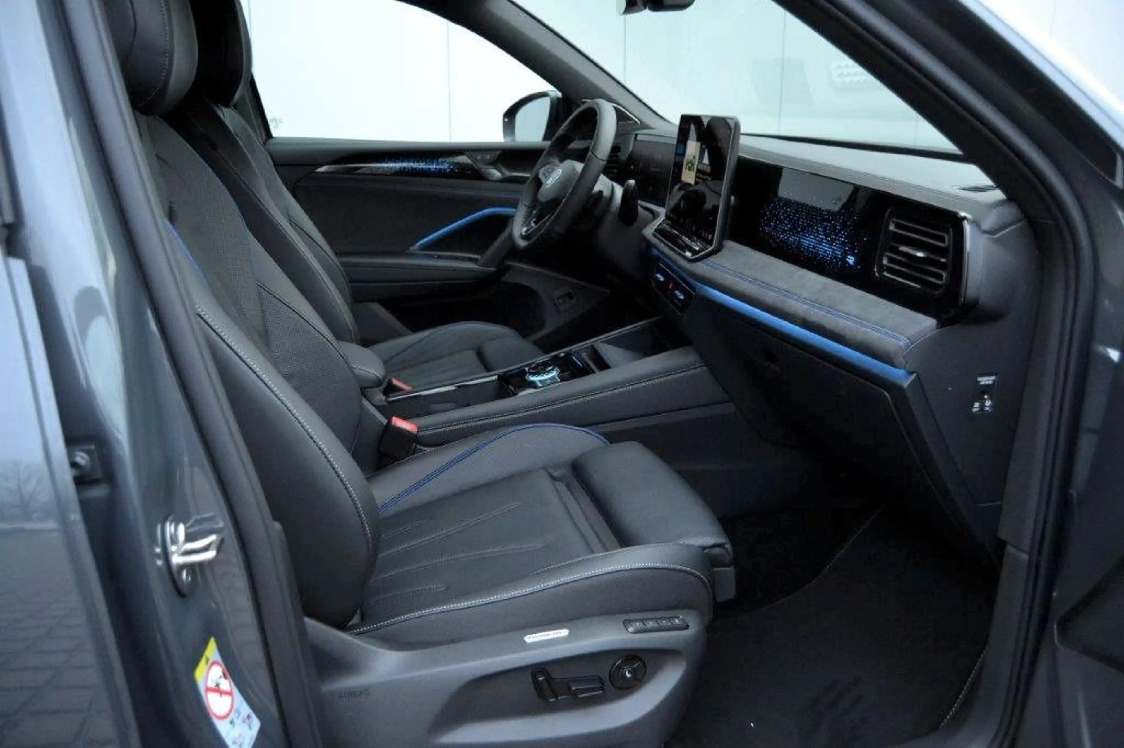 Volkswagen Tiguan 2.0 TDI 4Motion R-Line, Vollausstattung! — photo 13