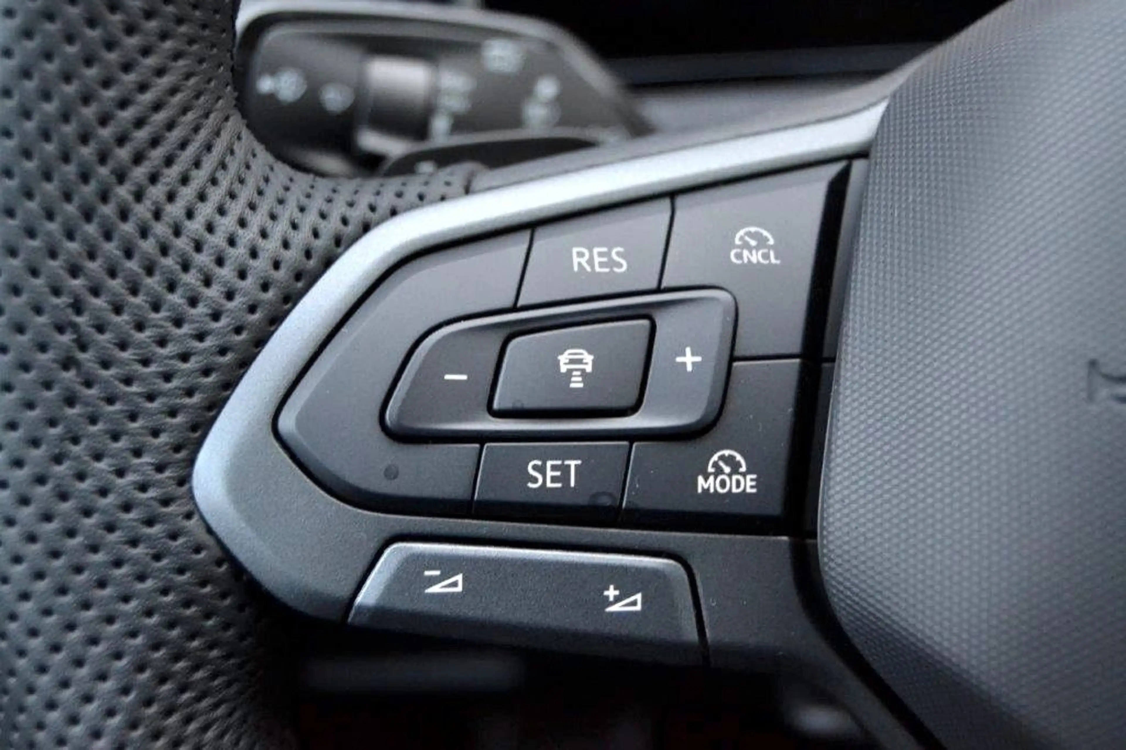 Volkswagen Tiguan 2.0 TDI 4Motion R-Line, Vollausstattung! — photo 10
