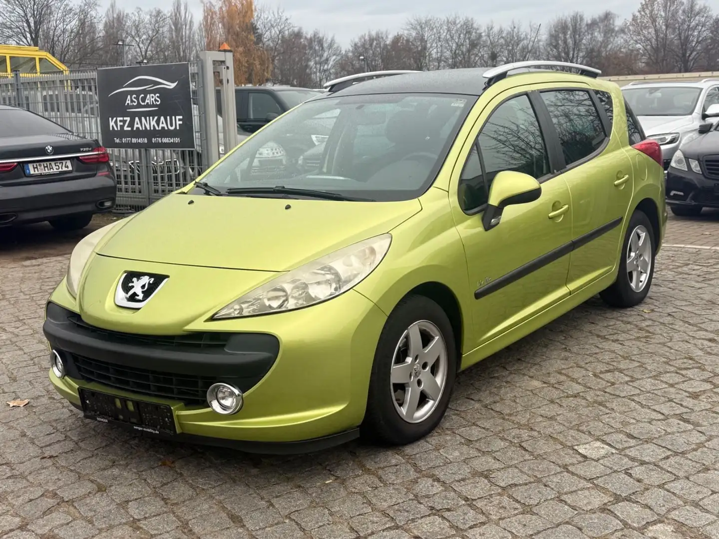 Peugeot 207 1.4 SW Urban Move*Klima*Panorama*1Hand - 2