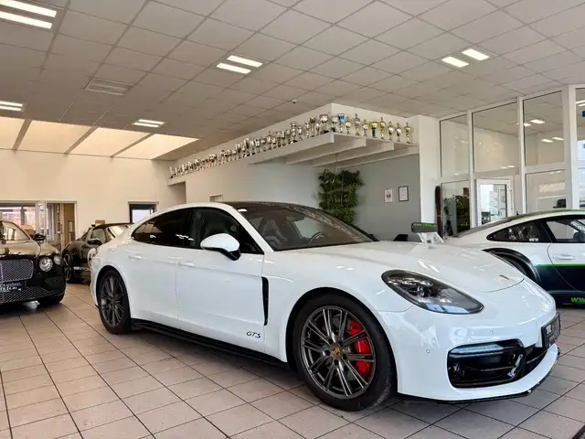 Porsche Panamera main image
