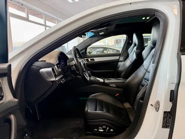Porsche Panamera view 8