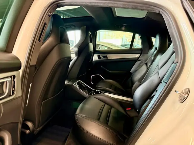 Porsche Panamera view 9