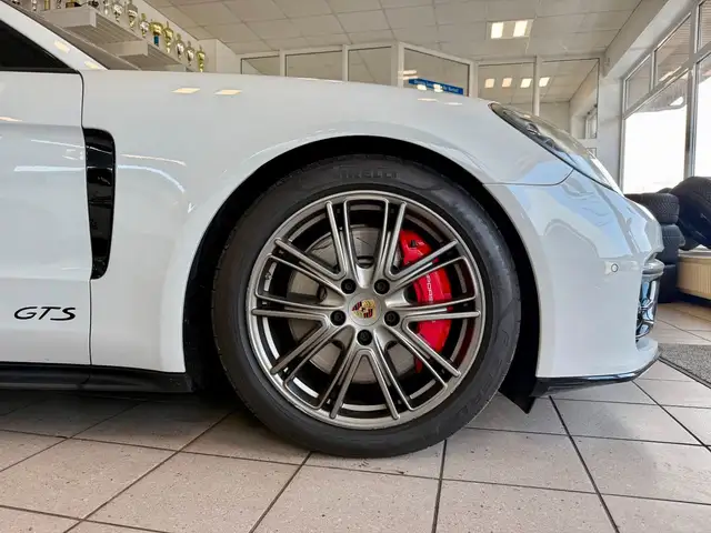 Porsche Panamera view 6