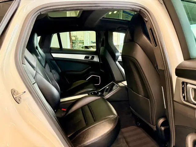 Porsche Panamera view 12