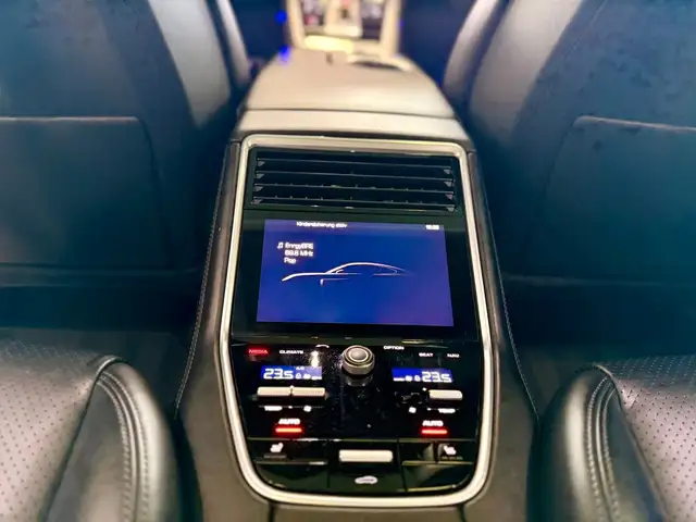 Porsche Panamera view 10