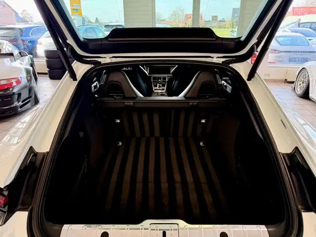 Porsche Panamera view 11