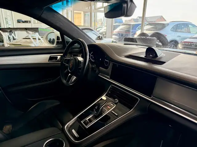 Porsche Panamera view 14