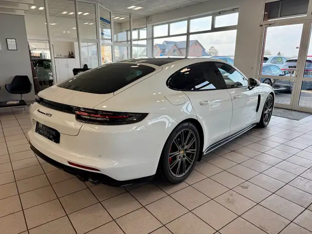 Porsche Panamera view 5