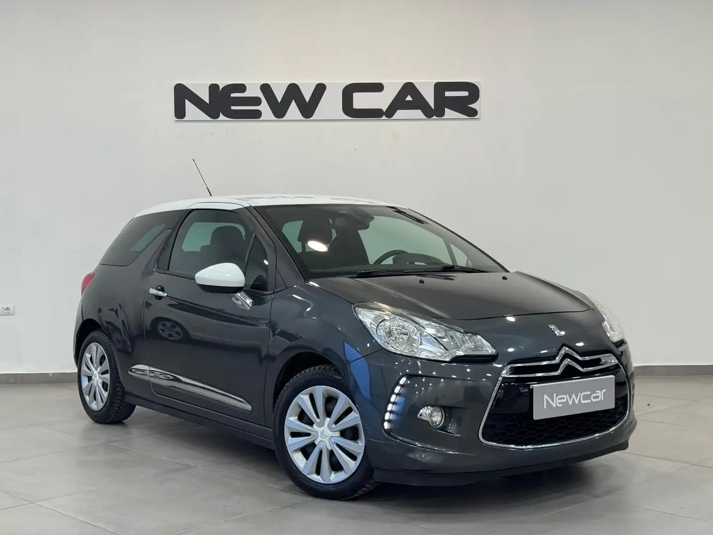 DS Automobiles DS 3 1.2 VTi 82 SO CHIC Grau - 1