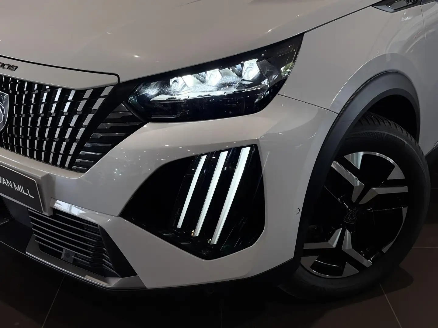 Peugeot 2008 GT 1.2 Turbo 130pk EAT8 | 360° CAMERA | ADAPTIVE C Wit - 2