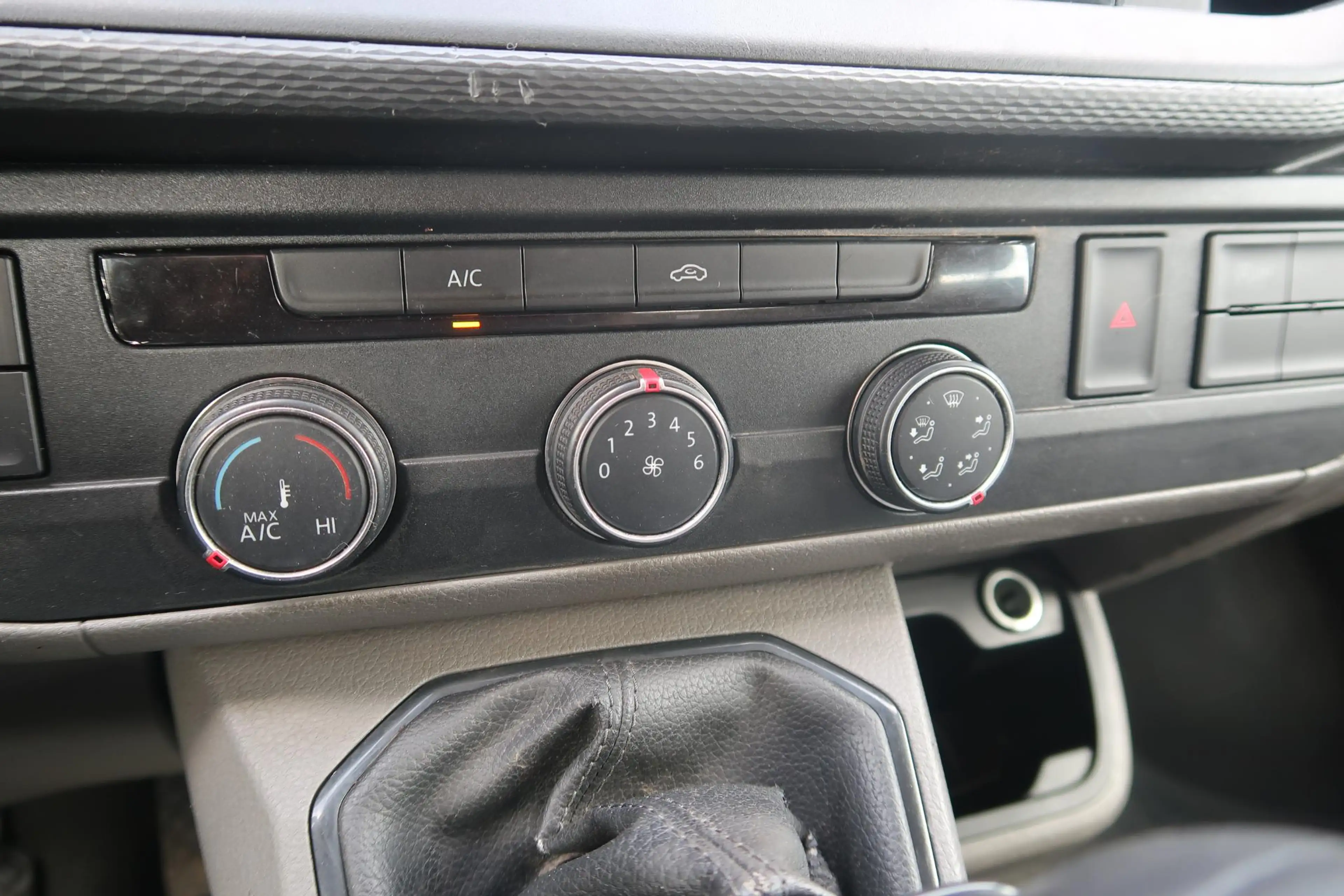 Volkswagen T6.1 Transporter 2.0 TDI L2H1 DC 28 Comfortline 6 persoons PICK UP — photo 15