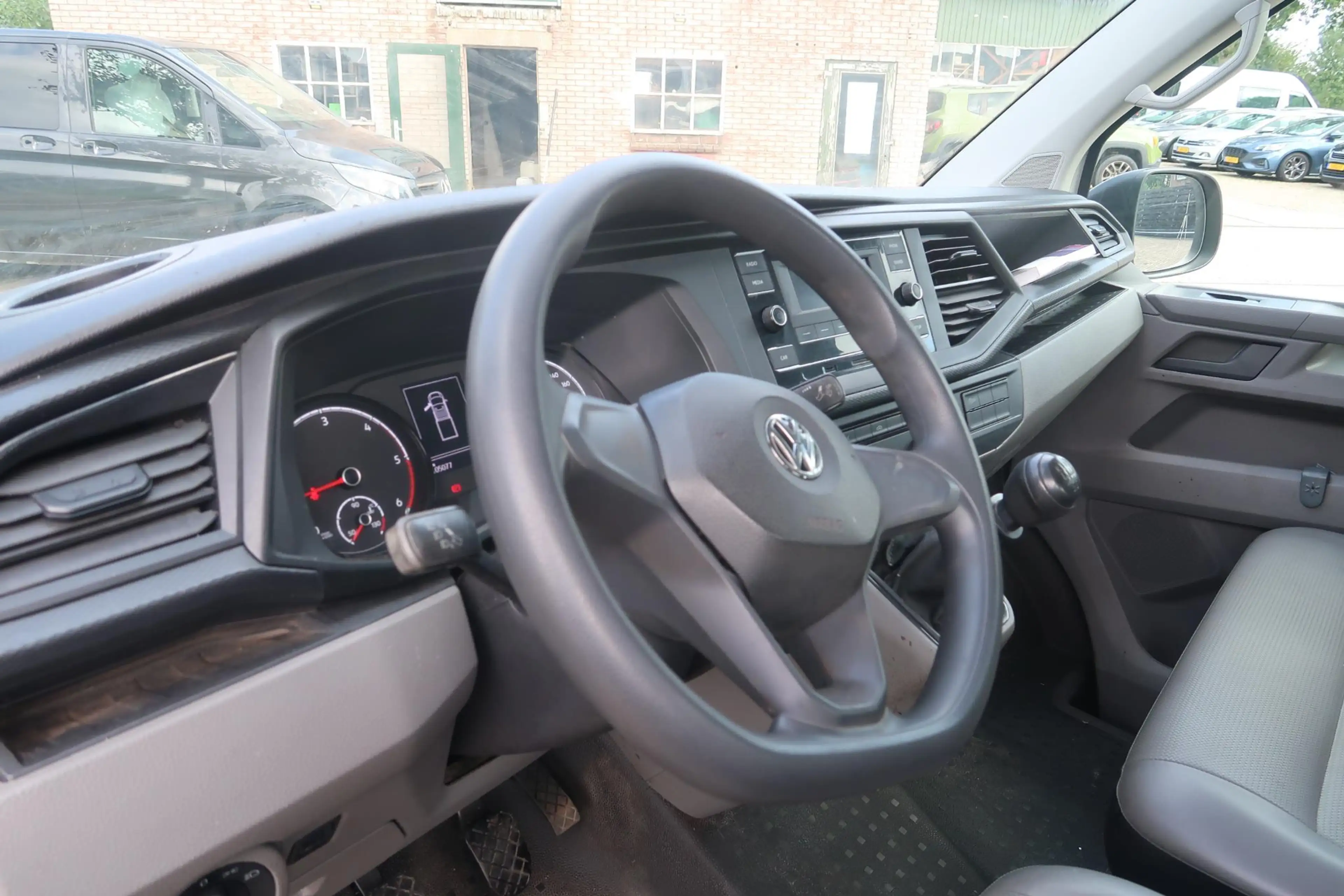Volkswagen T6.1 Transporter 2.0 TDI L2H1 DC 28 Comfortline 6 persoons PICK UP — photo 9