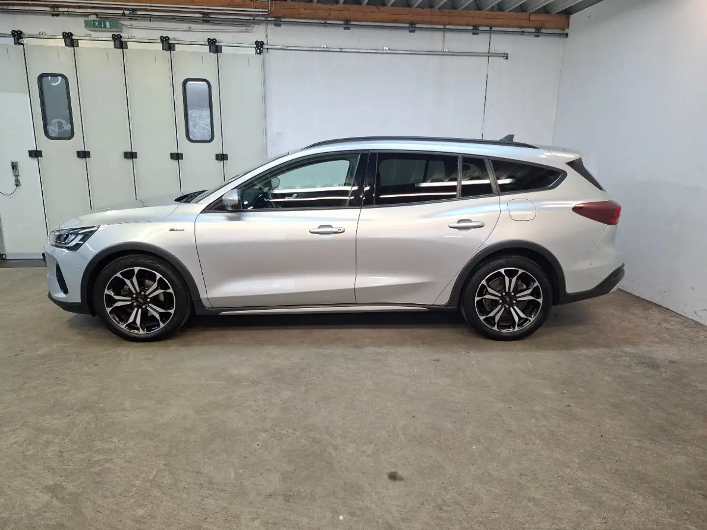 Ford Focus Active Kombi 1.5 EcoBlue Vignale, AHK - 2