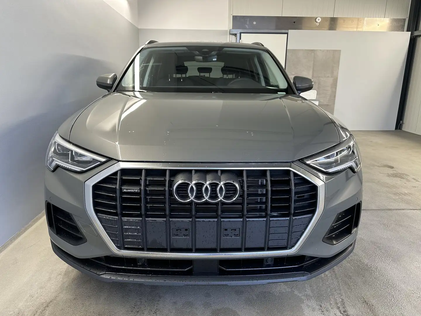 Audi Q3 40 TDI quattro AHK+ACC+Navi+Kamera+Alu18 40 TDI... Grau - 2