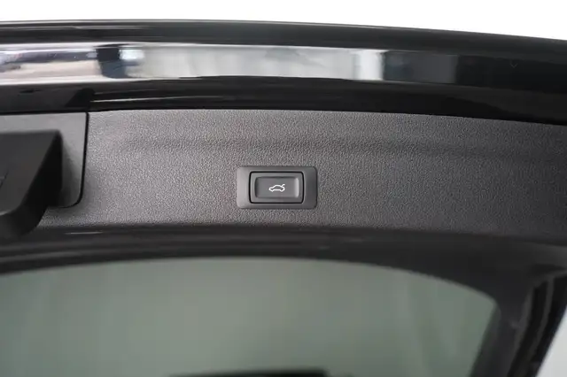 Audi A6 view 8