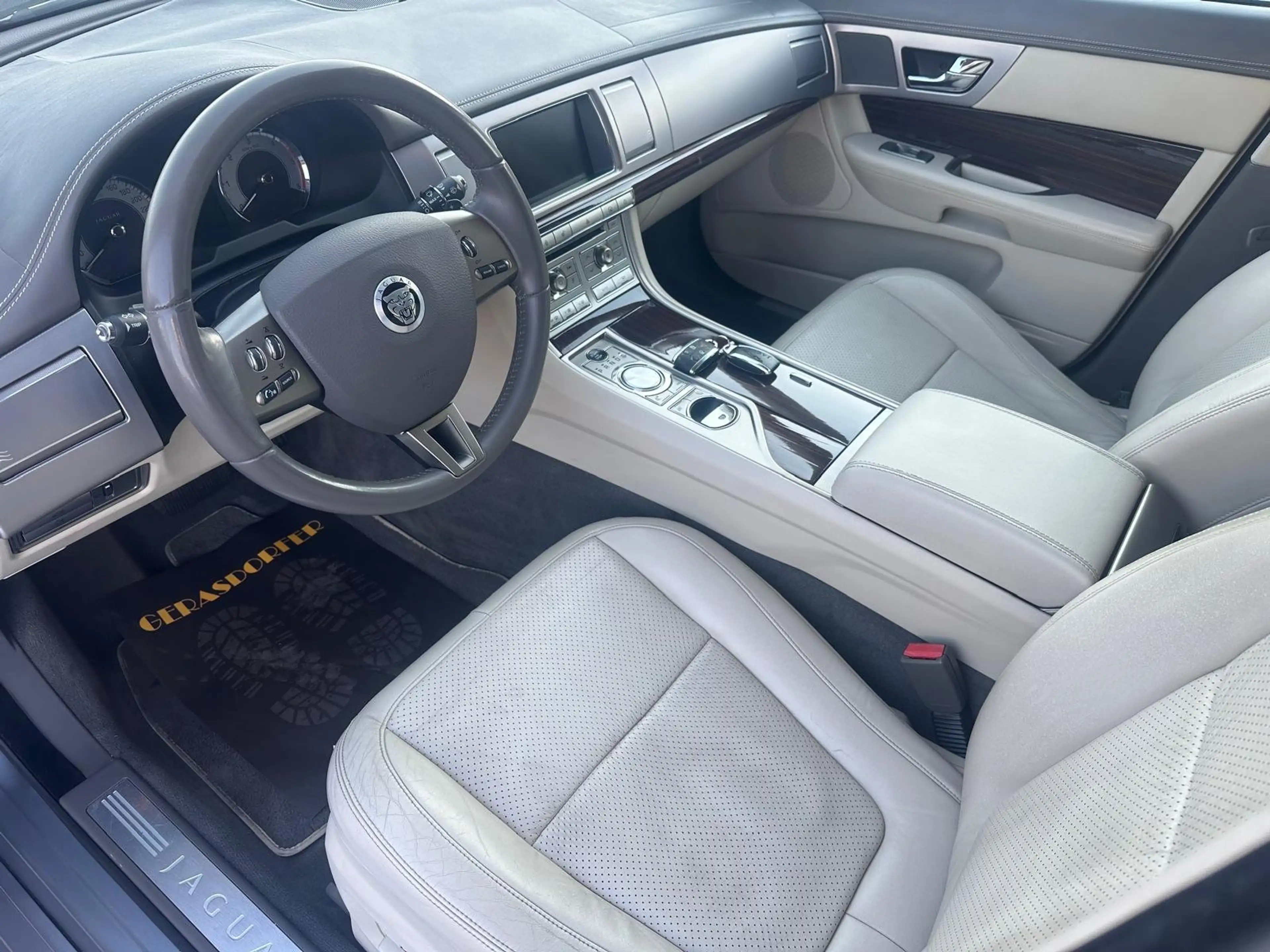 Jaguar XF 3.0 V6 Diesel Portfolio *2-Besitz*Finanzierung* — photo 9