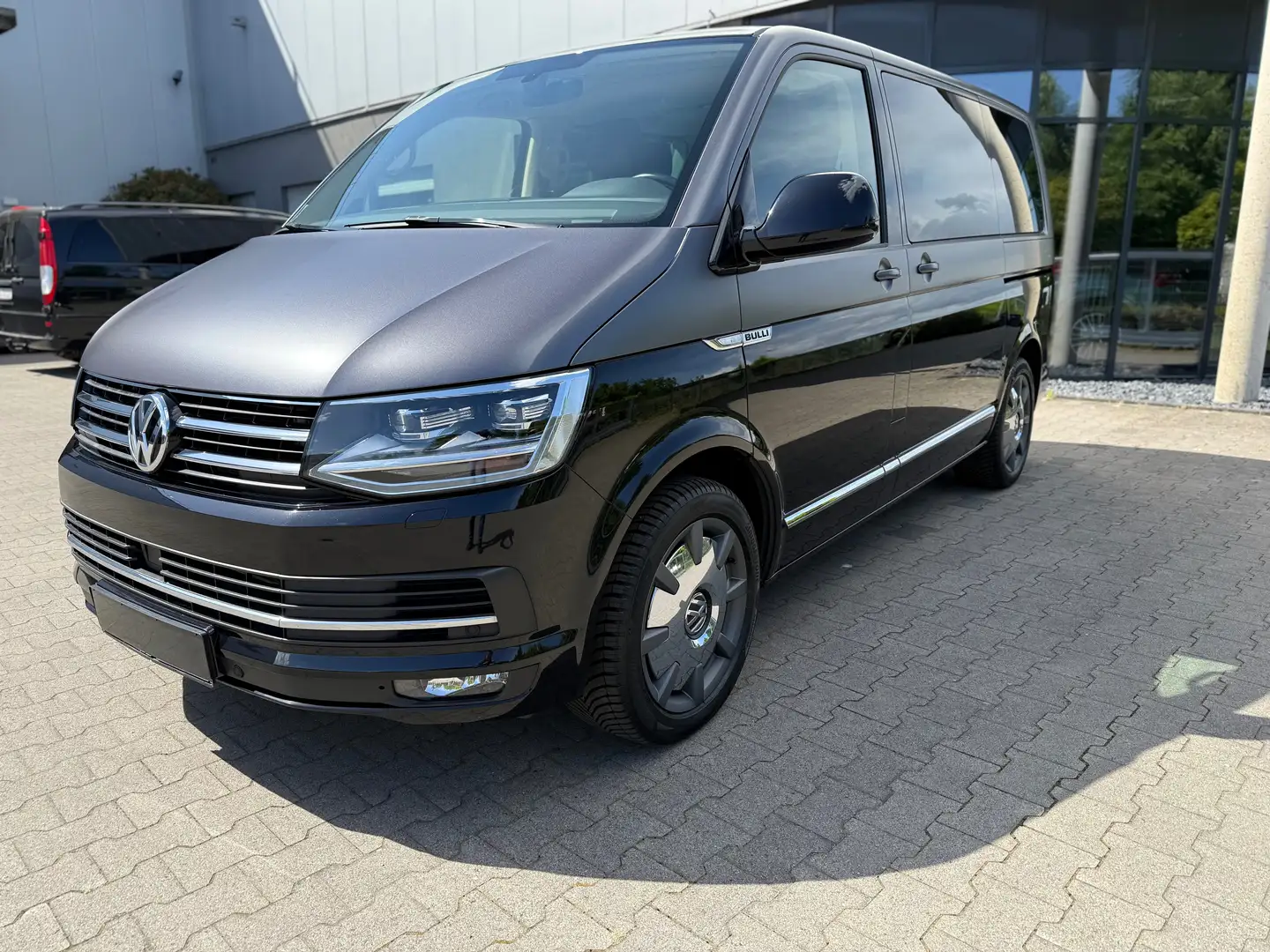 Volkswagen T6 Multivan High DSG LED ACC DCC LEDER Luftstandheiz AHK DISC Zwart - 1