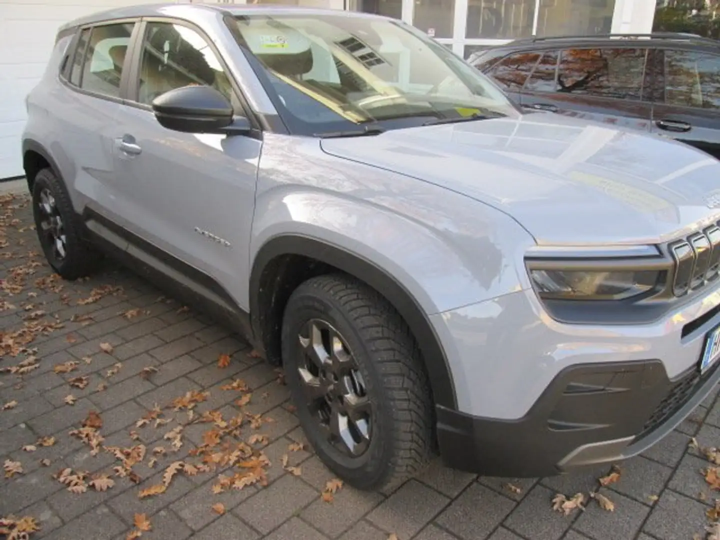 Jeep Avenger L.- Mild-Hybrid C-S Multimedia Grau - 1