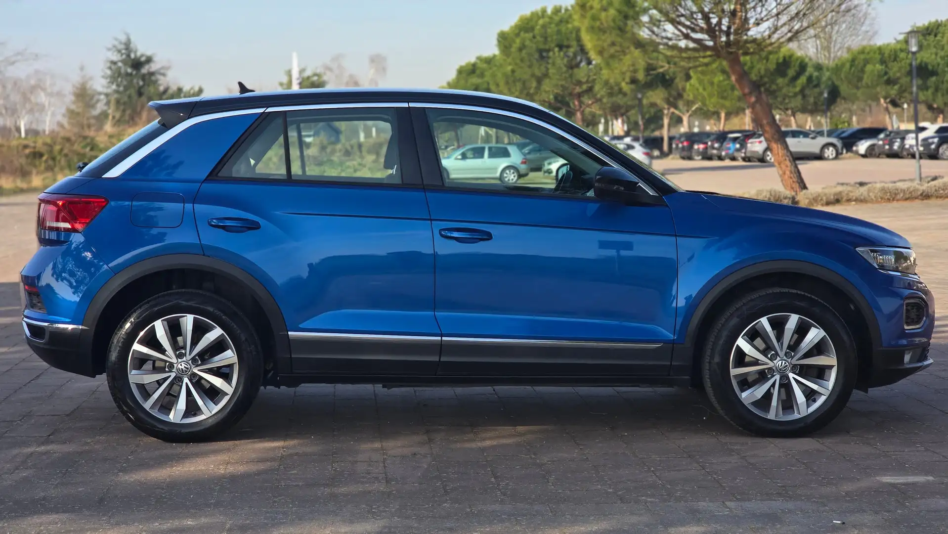 Volkswagen T-Roc Style 1.5l 150PS TSI LED NAVI KAM ACC SHZ 1HAND Blu/Azzurro - 2