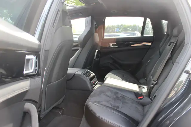 Porsche Panamera view 11