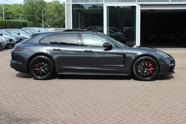 Porsche Panamera view 5