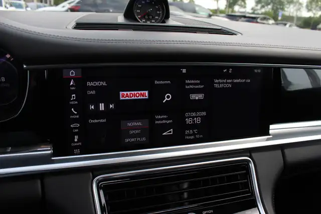 Porsche Panamera view 21