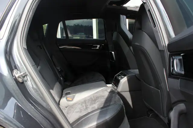 Porsche Panamera view 12
