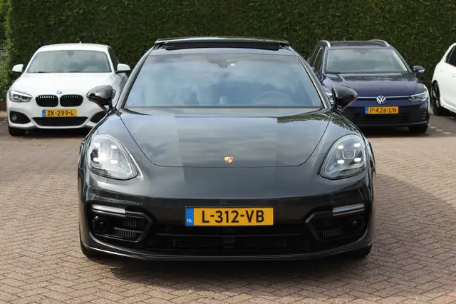 Porsche Panamera view 8