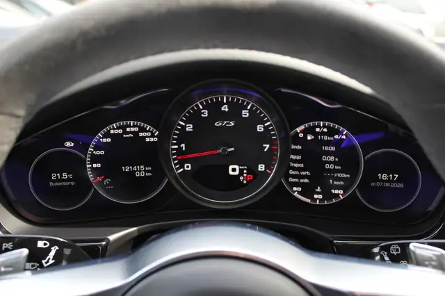 Porsche Panamera view 18
