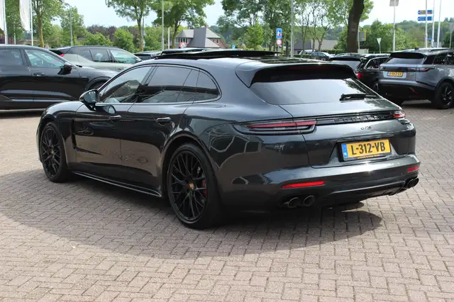 Porsche Panamera view 3