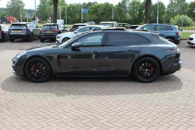Porsche Panamera view 7