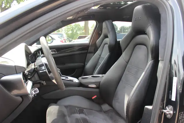 Porsche Panamera view 4