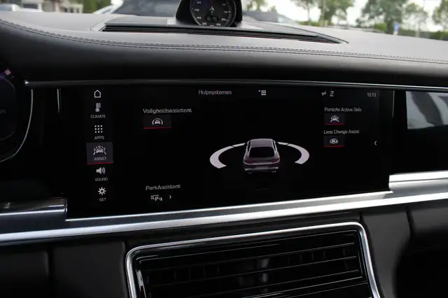 Porsche Panamera view 26