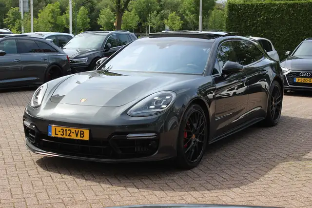 Porsche Panamera view 6