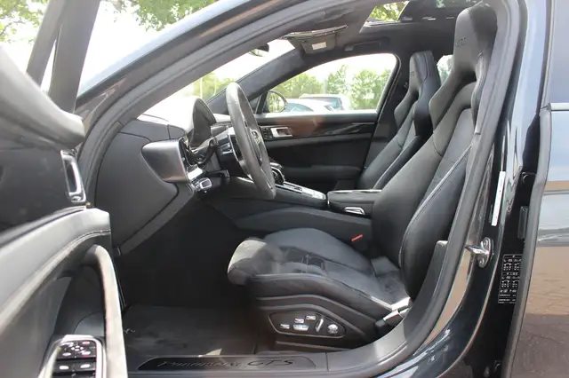 Porsche Panamera view 10