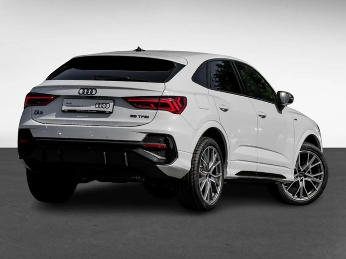 Audi Q3 Sportback 35 S LINE BLACKPAK PANO 360CAM LM20 Bílá - 2