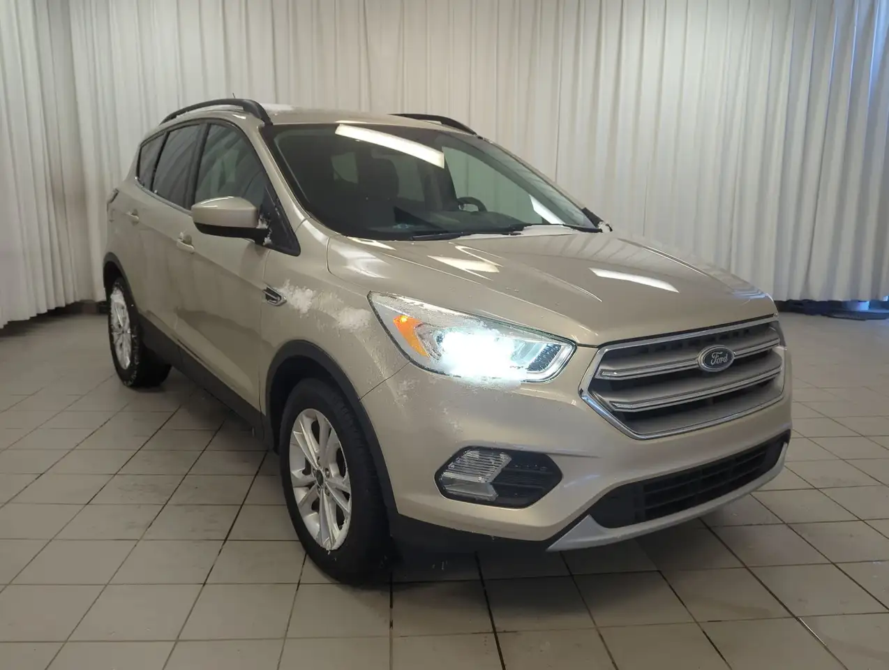 Ford Escape снимка Ford Escape